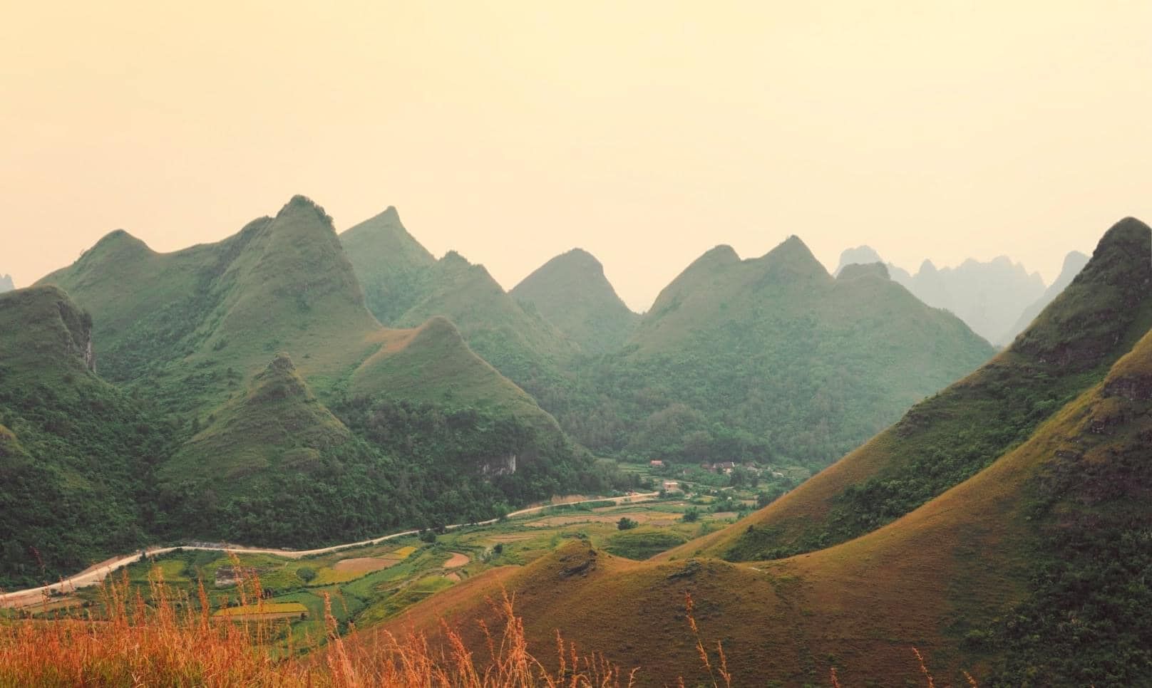 Mặt trời khuất dần